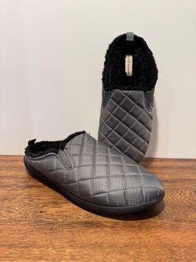 Mens size 12 Revitalign removable insole quilted slipper gray and black